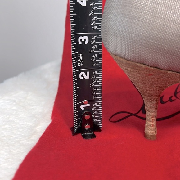 Christian Louboutin Gray/Silver Pointed Toe pump size 37 - Picture 11 of 11